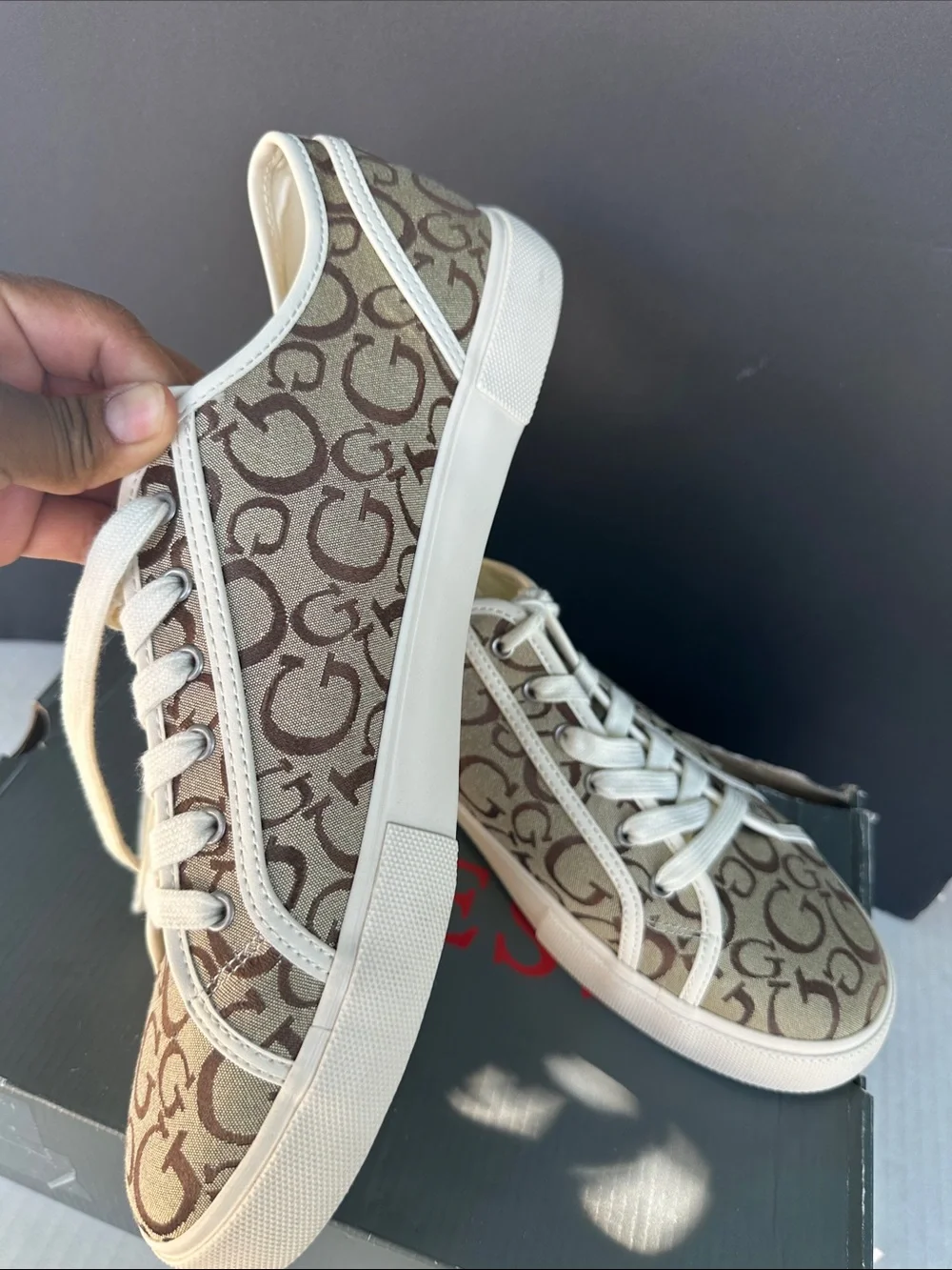 New Guess Men’s Tan and Brown Logo Sneakers SZ 12
